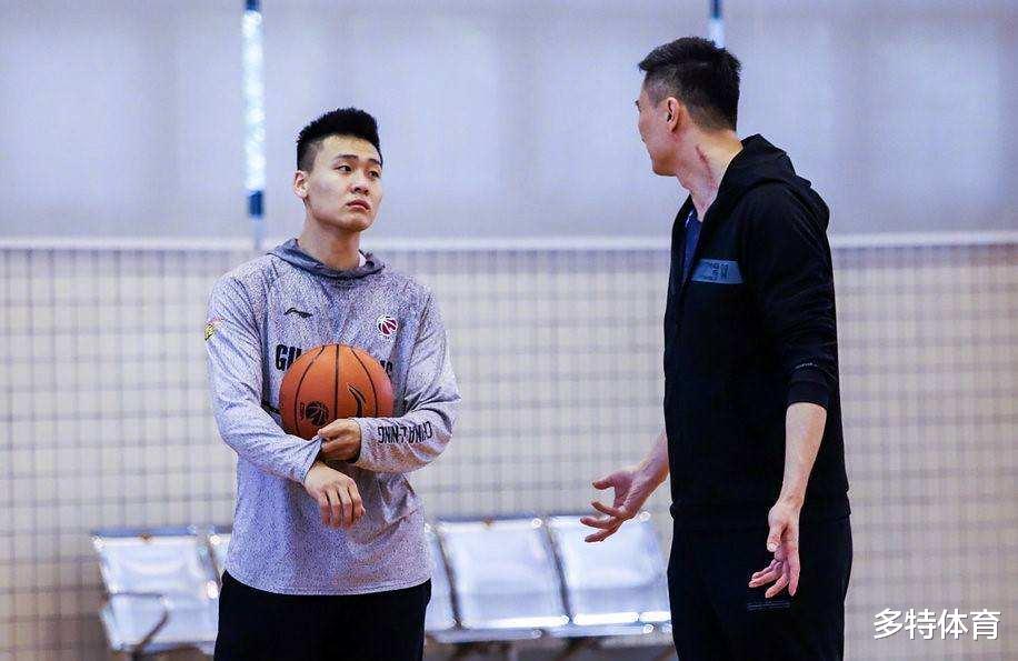 徐杰|太甜了！徐杰过年狂秀恩爱，长腿女友顶级气质，这不比网红强？