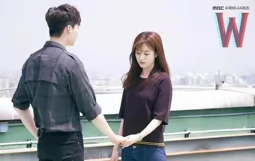 韩孝周|官二代出身的韩孝周,曾因李秉宪声名狼藉后被弟弟牵连 借李钟硕翻身