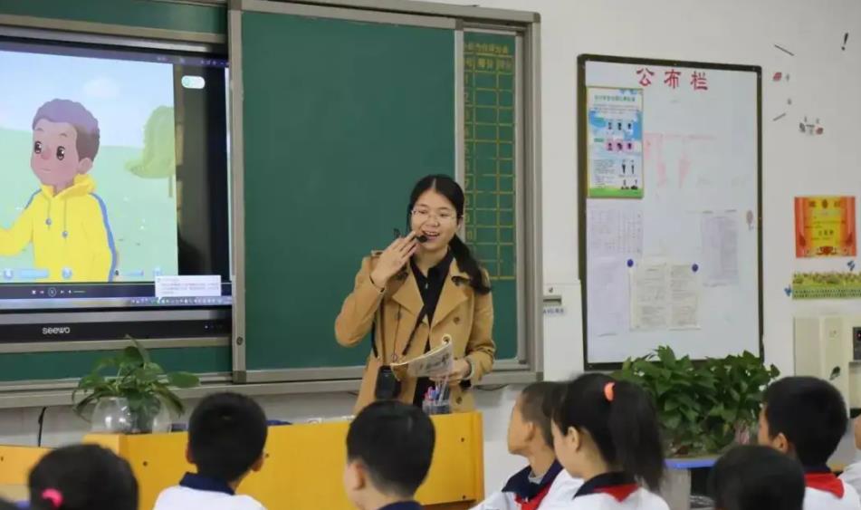 北理工通报“教授被亲吻”事件,女子身份竟有反转?更多细节流出