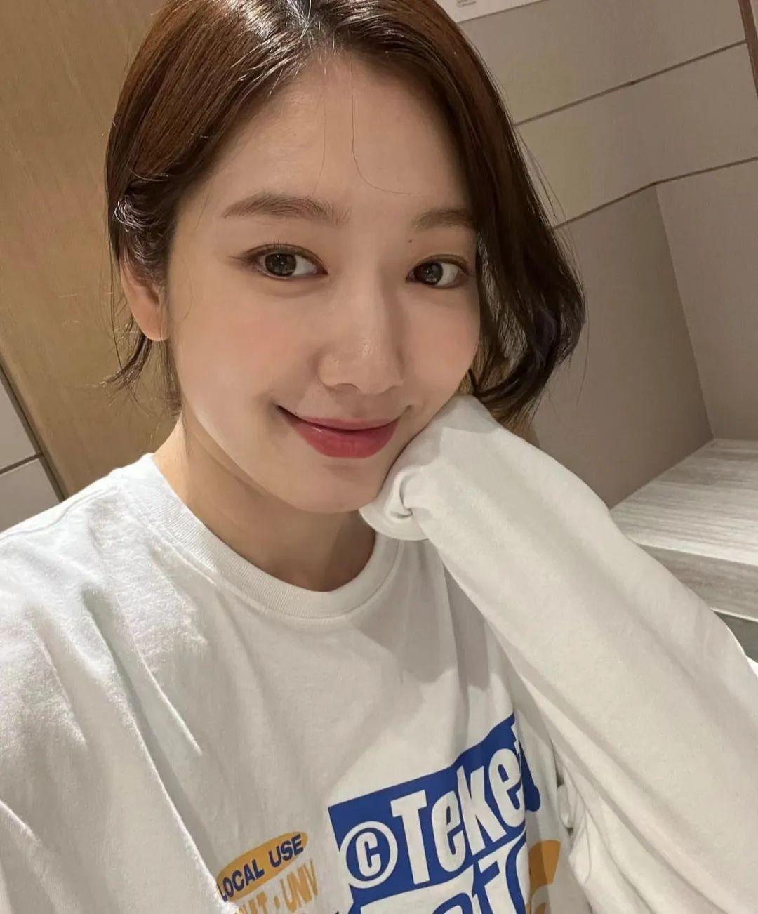 李小冉 李小冉46岁,是“姨圈天菜”