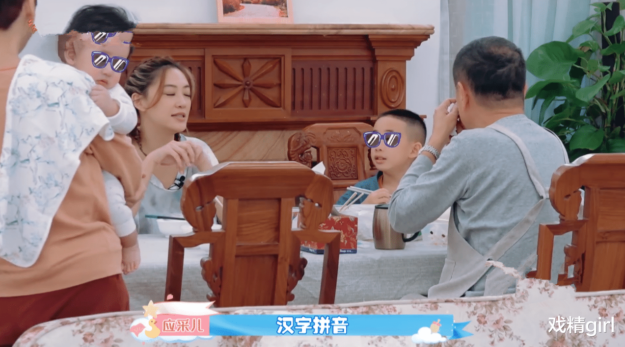 应采儿|应采儿称来到内地总算不用每天担心受怕，硬逼Jasper学汉字拼音