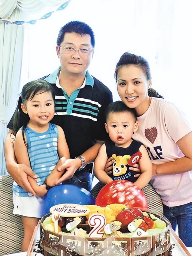 黎瑞恩|黎瑞恩：含泪离婚后独自抚养两女儿，在病痛中与出轨前夫和解