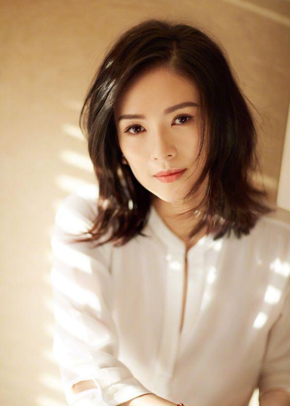 短发 女人上了年纪后:爱留短发,穿裙子配“打底裤”,说明你真的老了