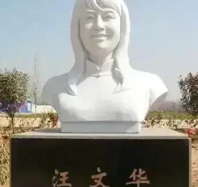 姜昆|姜昆雕像引起巨大争议,与传统文化相背?网友:上一位还是魏忠贤