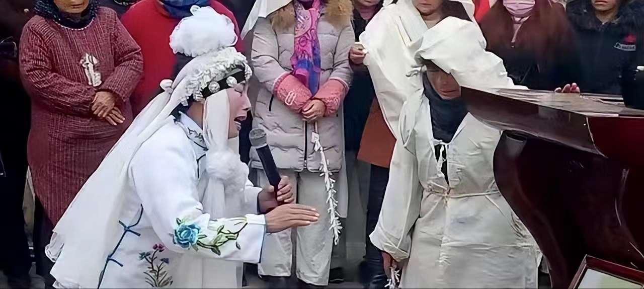 |河南职业哭丧人:每年碰头上万次,一场挣700元,亲戚却说她不孝