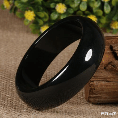 |和田玉中什么颜色最贵?最不值钱的是这个颜色,别买贵了!