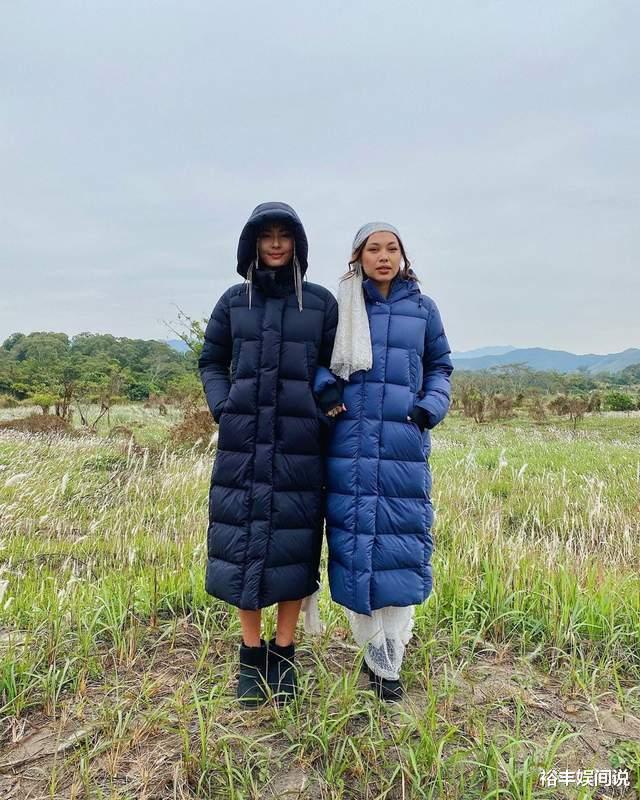 王敏德|王敏德大女儿与妻子秀恩爱!甜蜜揽腰咬耳朵,9月在美国举行婚礼