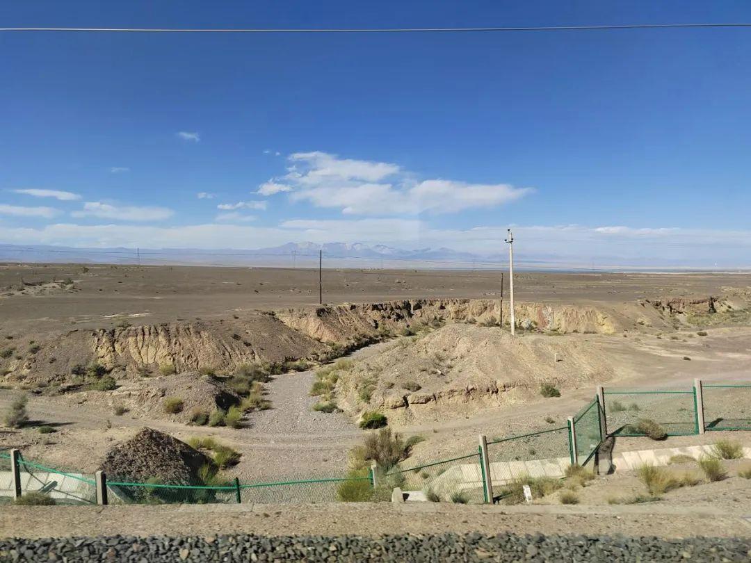 火车|坐上绿皮火车，穿越大半个中国，拥抱世间最美的情郎