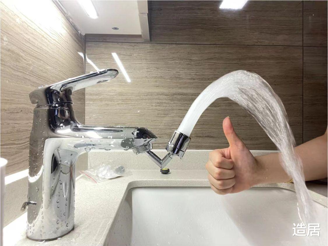 说起卫生间好物，我投“马桶喷枪”一票