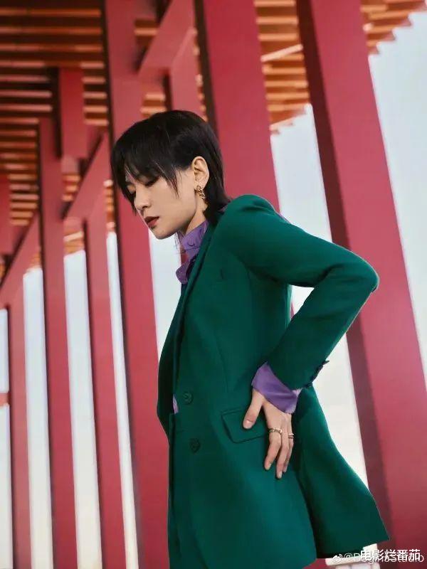 朱迅|五一晚会，宋祖儿白得耀眼，万茜包臀裙抢镜，朱迅穿旧衣风采不减