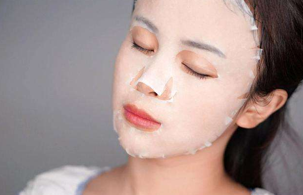 连衣裙 天肌雪告诉你如何正确敷面膜！这几个问题没搞懂，面膜相当于白敷