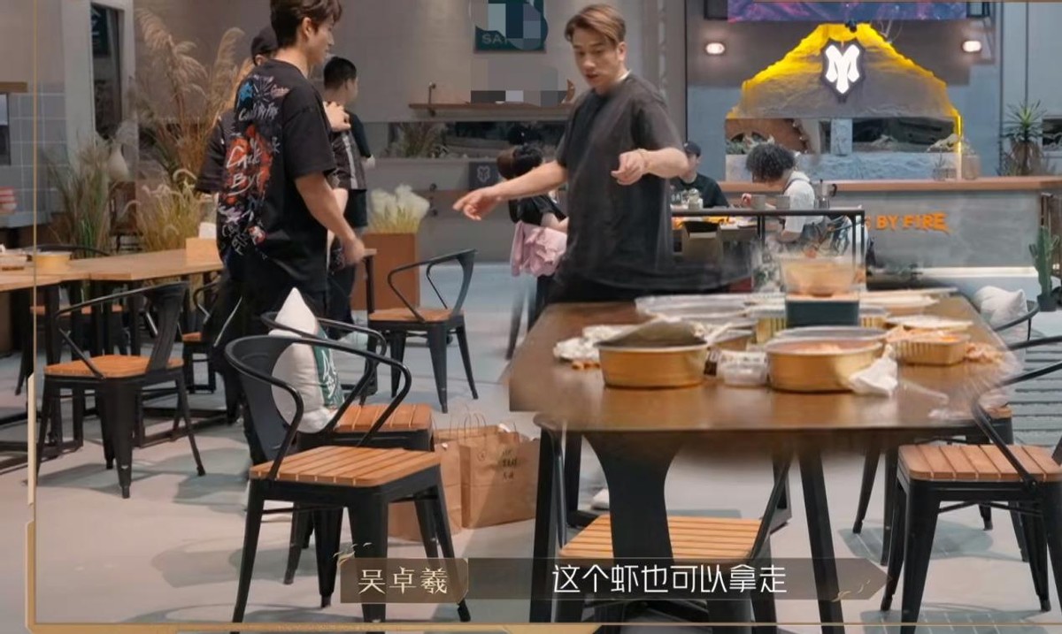 吴卓羲|披哥2:吴卓羲树标杆,这才是明星该有的样子,内地明星该学学了