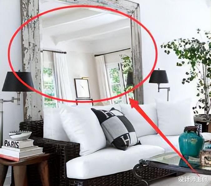 客厅里随手摆放的小物件,也有可能影响格局,有钱人都会“避开”