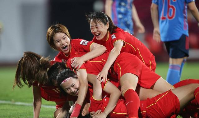 王霜|水庆霞官宣发声！绝杀日本女足，王霜伤退，人民日报：你们才是榜样