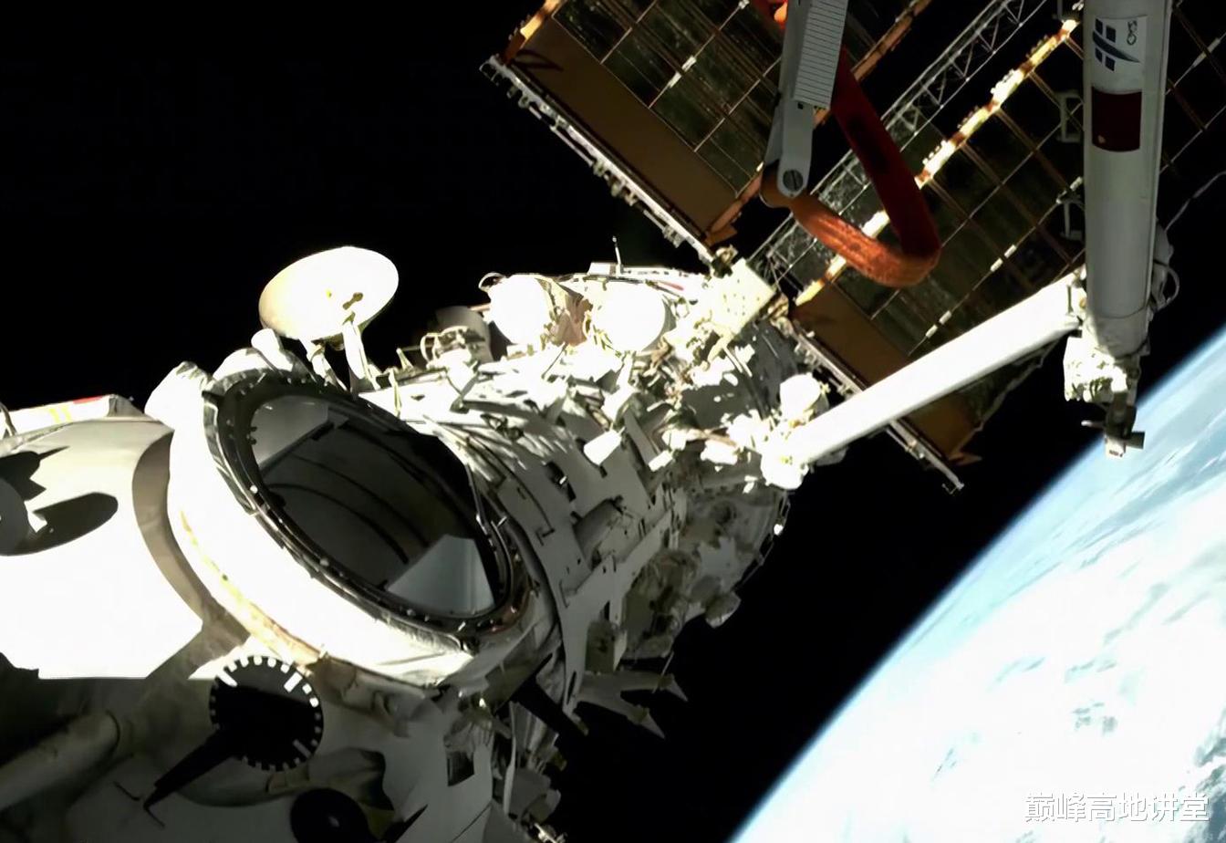 天问一号与NASA探测器互拍火星车,间隔仅4天,成像差异显著