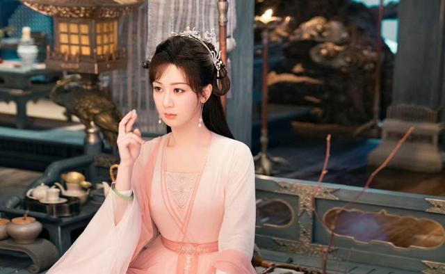 沉香如屑|《沉香如屑》:被贬凡间,黑化入魔,萤灯仙子的结局大快人心!