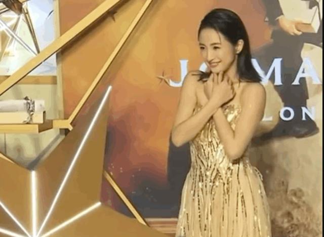 刘在石|林依晨产后复出为他人撑伞，给女儿用二手物品，活成女明星的反面