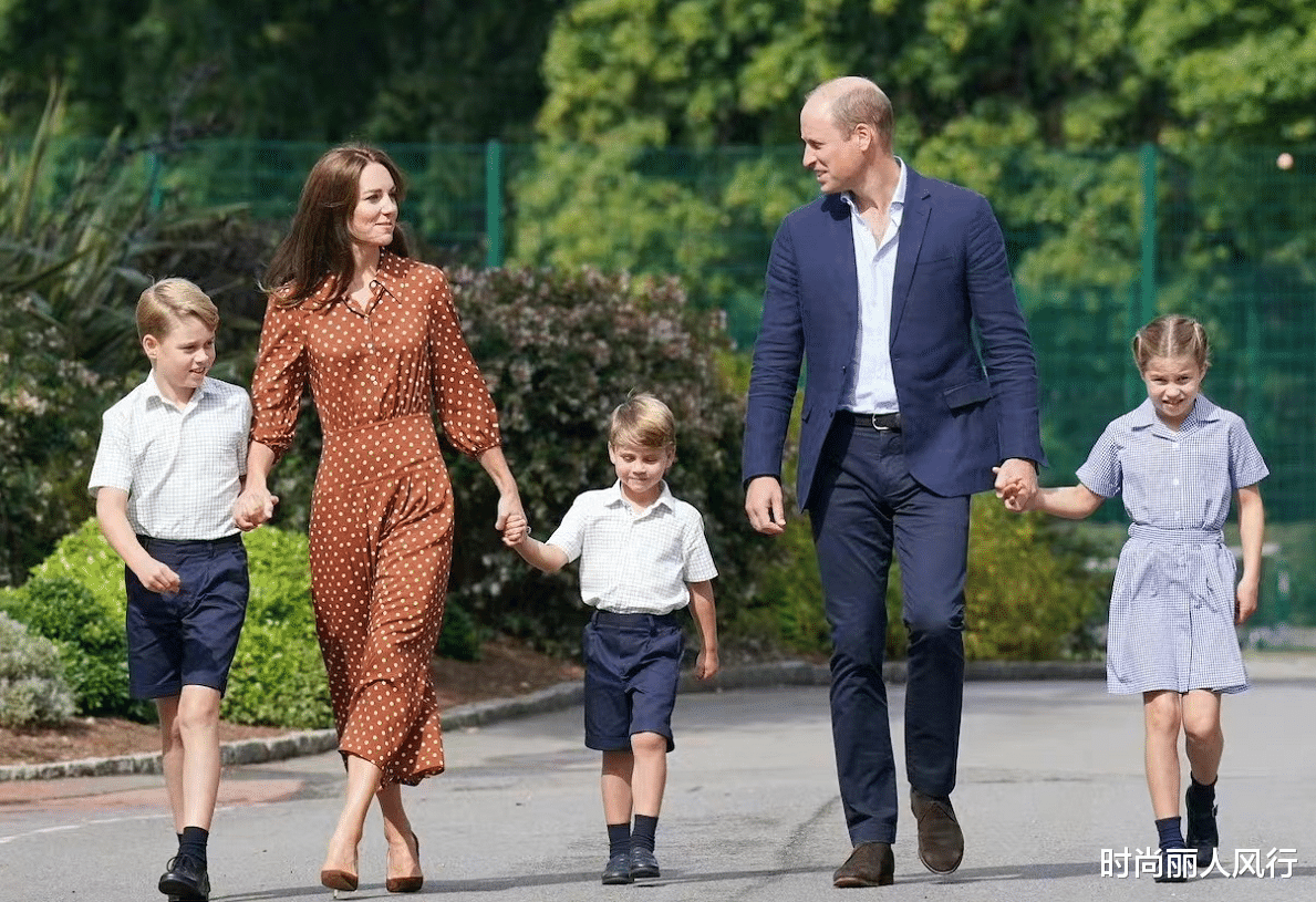 夏洛|凯特送孩子上学满脸喜意!乔治哥俩穿同款帅成风景线,夏洛特好美