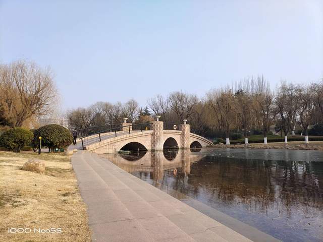 高通骁龙|对比同行，“网红”真我GT2到底香不香？上手试试就知道！