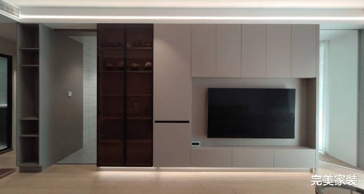 80平的新房子,单身业主利用高级灰+胡桃木,构建简约单身公寓