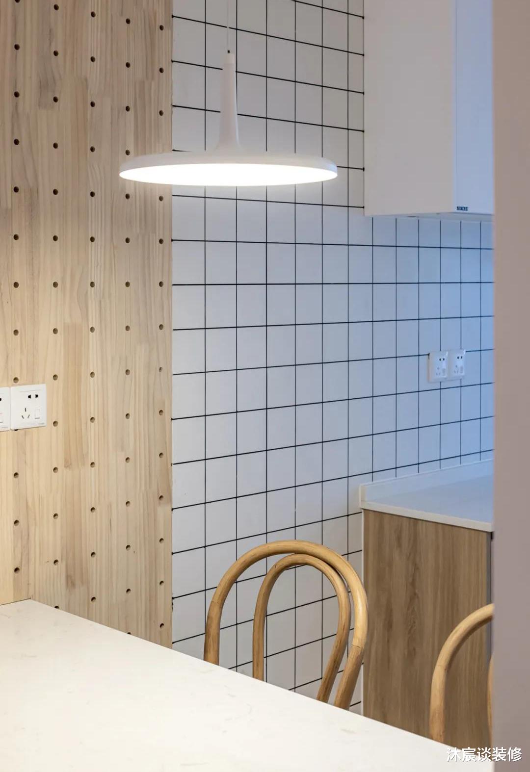 厉害了,她家仅50平,住一家四口,被她装成了三室,还有超多收纳