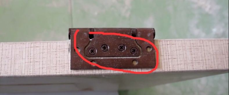 装木门时业主发现一个不起眼的细节！询问后竟很多人没注意！