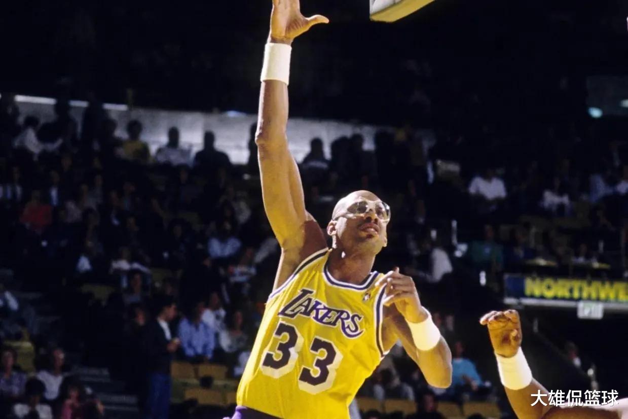 勒布朗·詹姆斯|职业生涯至少2万分1万篮板5千助攻有多难?仅人4做到,詹姆斯入选