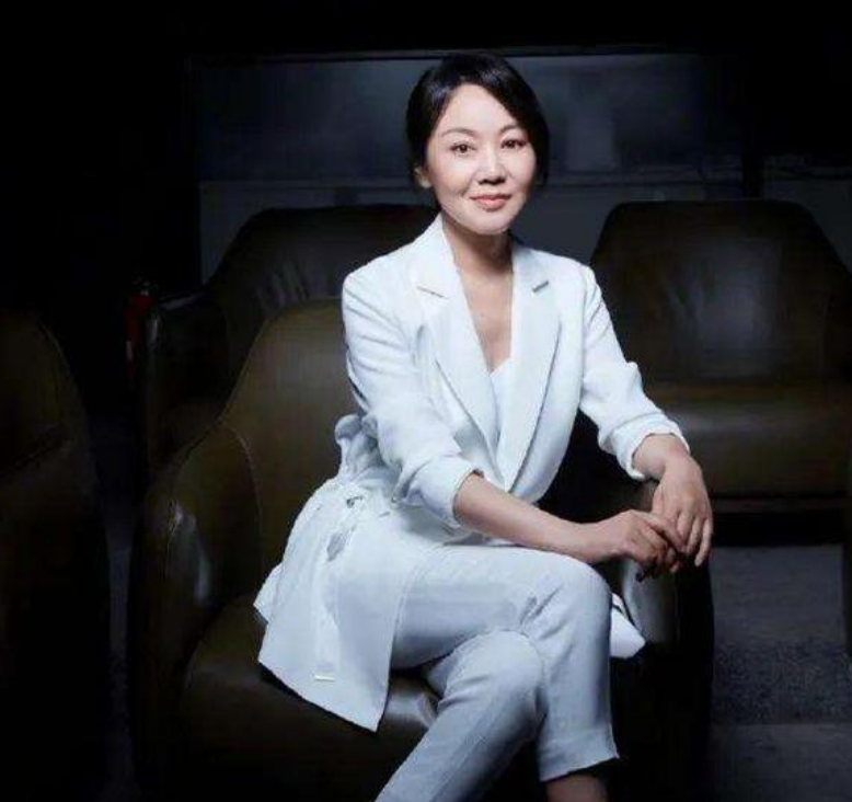 闫妮|“糊涂性格”闫妮，有着漂亮的外貌，也有着精彩的演技