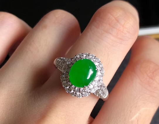 翡翠|翡翠现如今不值钱了?没有潜在的升值能力了?这都是瞎扯