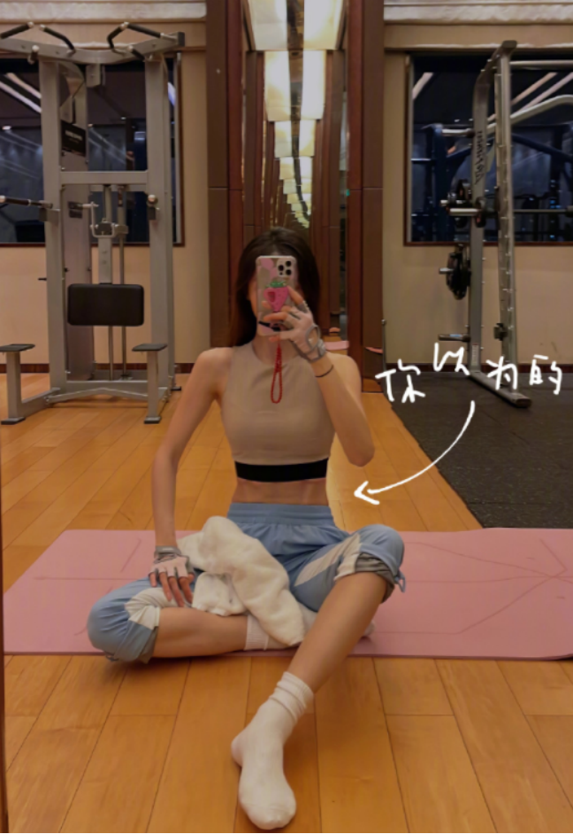 金晨|女明星的身材焦虑有多夸张？金晨穿露脐装吐槽自己有千层肉