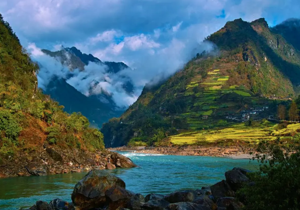 怒江|来怒江转一下吧,感受山体的巍峨和河水的奔腾,让身心得到放松