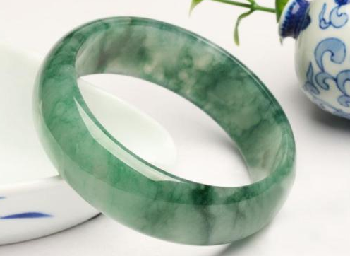 翡翠|不喜欢上蜡的翡翠？可能是你没区分好，上蜡和浸蜡之间的区别