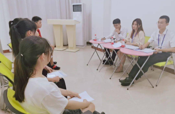 |职场菜鸟和小领导关系如何处理最恰当?