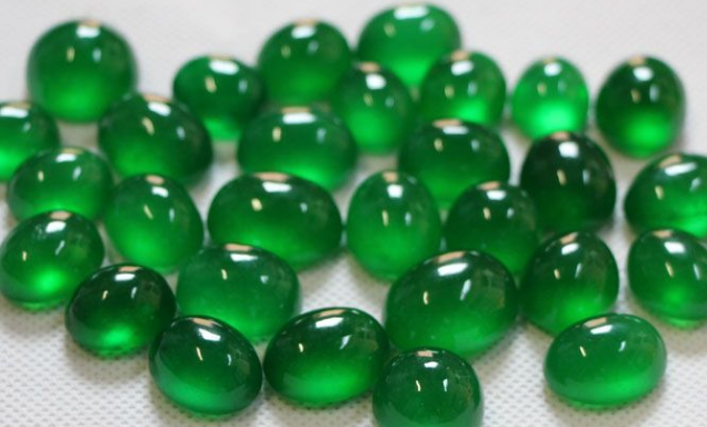 翡翠|对原料要求较高的翡翠饰品是什么?别看个头小,价格却很高