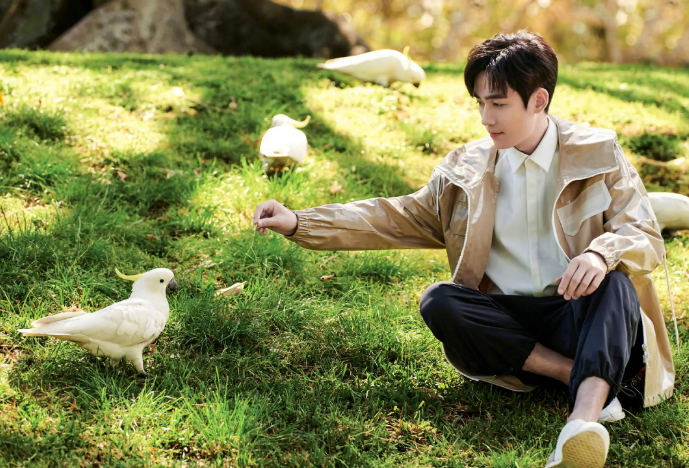 朱一龙|朱一龙很干净清爽，三十的人像少年一样，骨子里透露出的干净