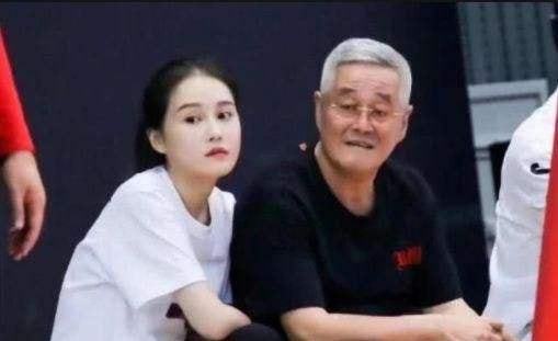 赵本山|赵本山女儿自曝：北京买不起房，只能委屈点在老家沈阳买个小别墅