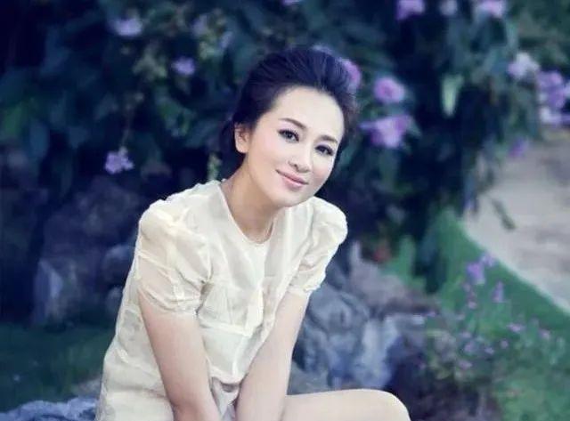 涓子|当红时隐退嫁人生两子，老公身份成谜，如今46岁涓子“仙女下凡”依旧美丽
