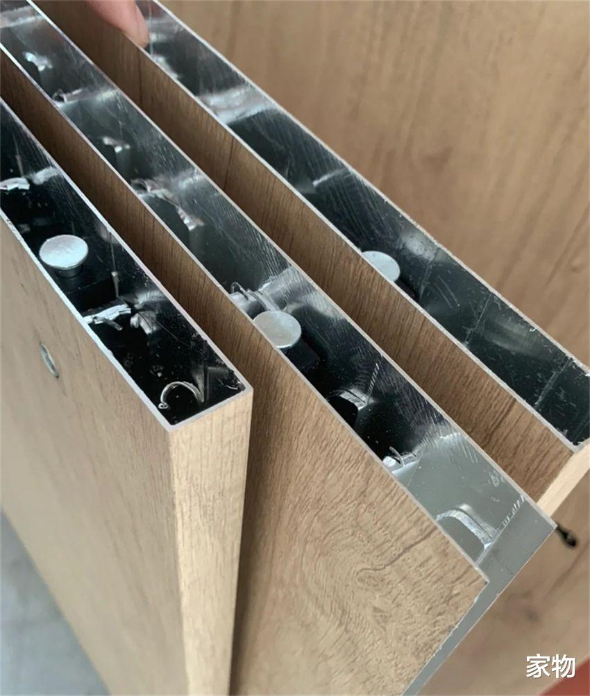 为何越来越多人的卧室内,都不要定制衣柜了?看完原因,深有同感