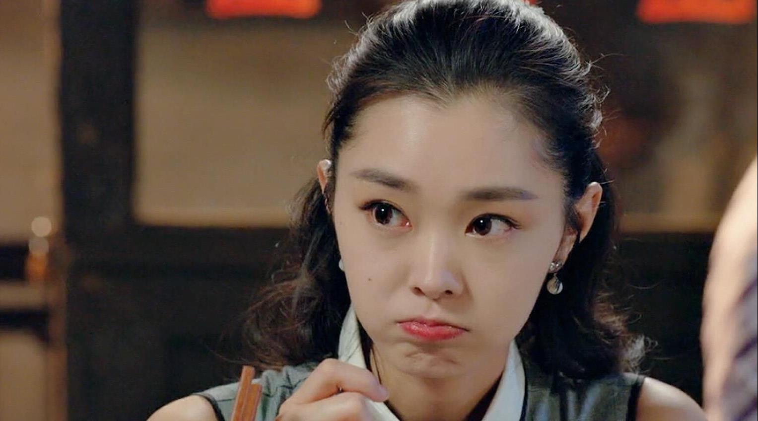 白敬亭|白敬亭宋轶恋情曝光，粉丝：甘愿叫一声嫂子，郭麒麟的铁铁被拐跑