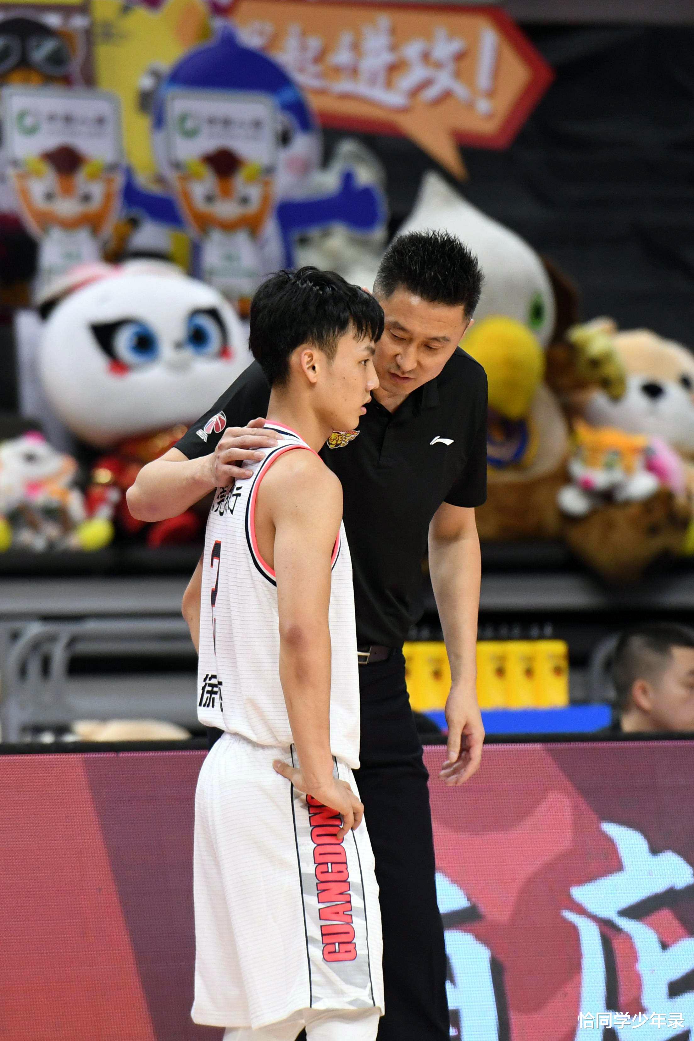 徐杰|\宝藏后卫\徐杰：11岁视球如命，CBA第一位00后冠军!