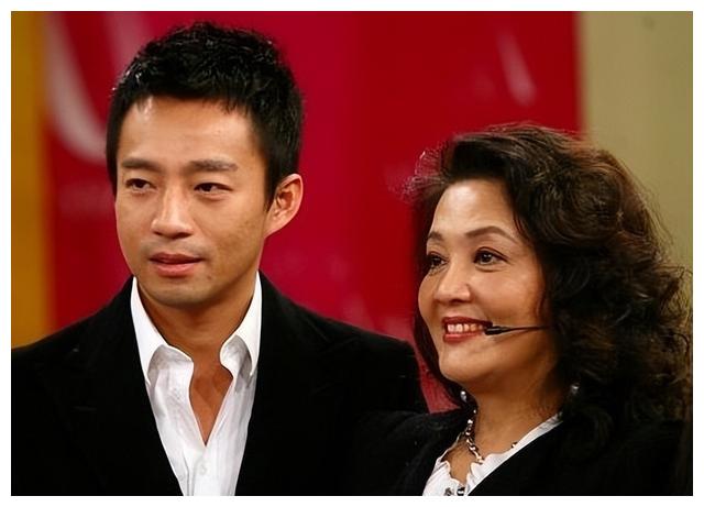 张兰|“奇女子”张兰横刀立马，孤军上阵，大S注定要被撕得稀碎