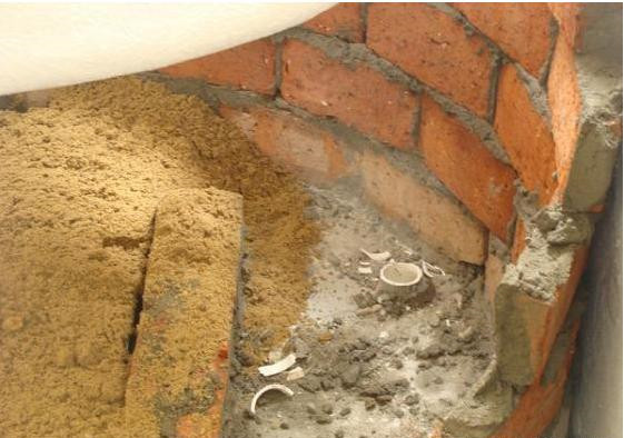 巴掌大的卫生间,请老师傅砌了个浴缸,发到业主群被赞爆了!