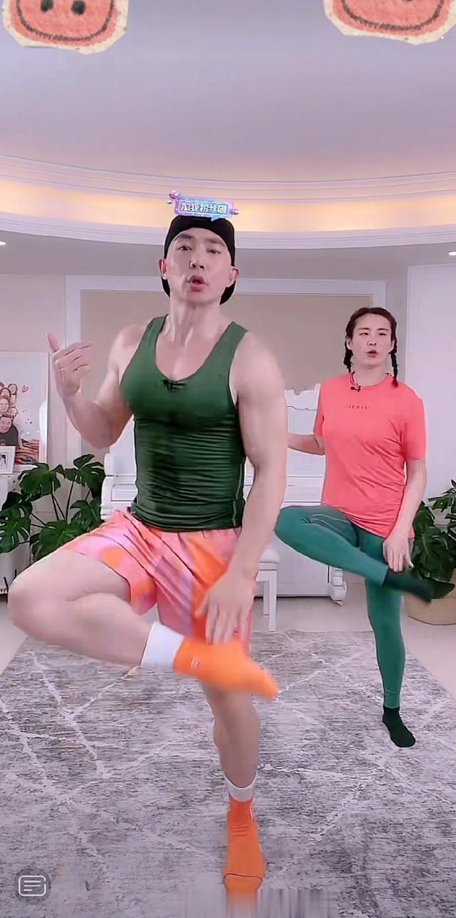 刘畊宏|刘畊宏健身爆火，全网都等着他“批作业”