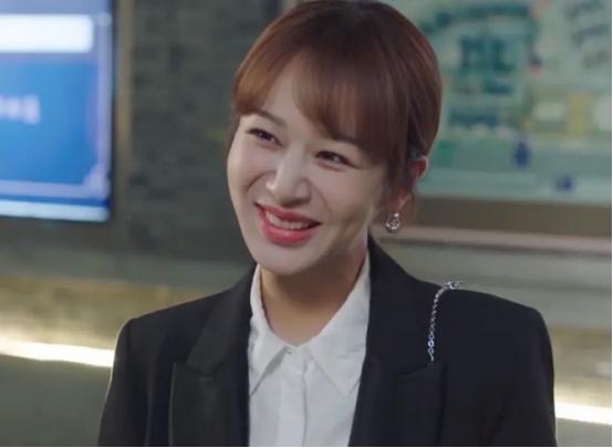 杨紫|“坎坷童星”杨紫:作品接连出事,曾被网友骂出圈,依然向阳而生