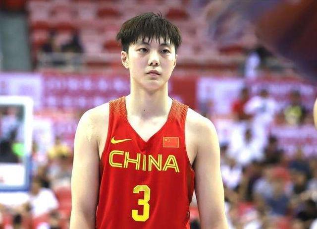 胡明轩|胡明轩你心痛吗？郭艾伦遭垫脚后伤势复发，名记戳穿宏远核心谎言