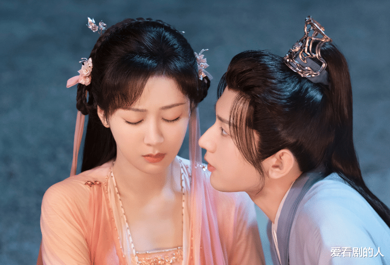 沉香如屑|沉香如屑：颜淡误亲唐周看不够，萤灯又出现了，还将颜淡打回原形