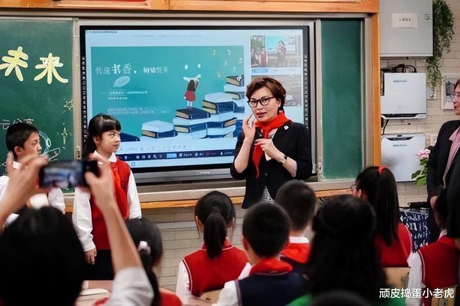 李瑞英: 儿子坠楼仍坚守岗位, 工作28年零失误, 为何退休后饱受争议?