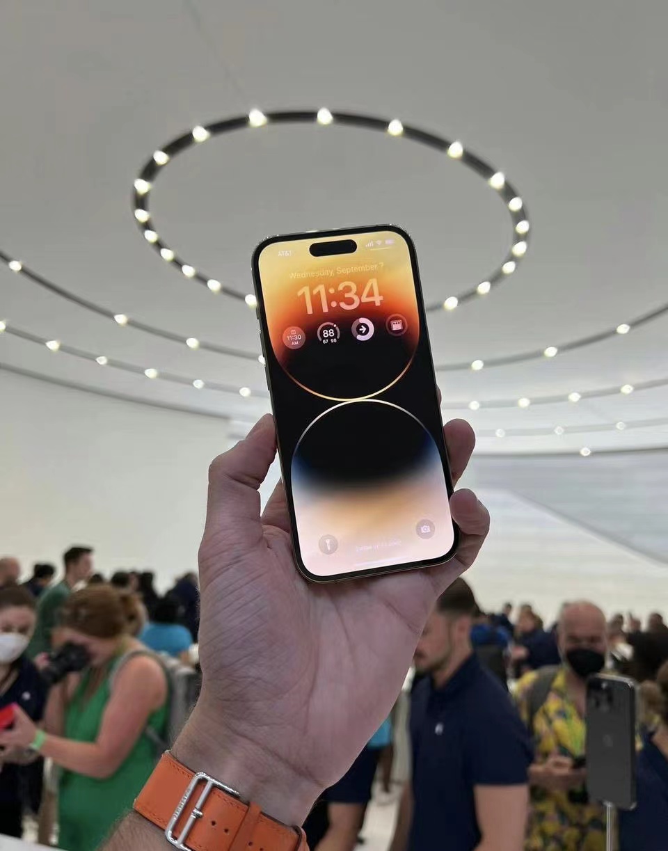 安卓|安卓看了眼红，iPhone14 Pro灵动岛火爆原因分析，网友评价亮了
