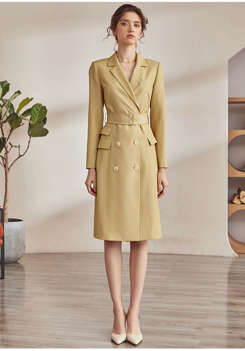 西装|建议职场女性多学学周涛的西装穿搭法则,50岁也能演绎温柔和飒爽 。