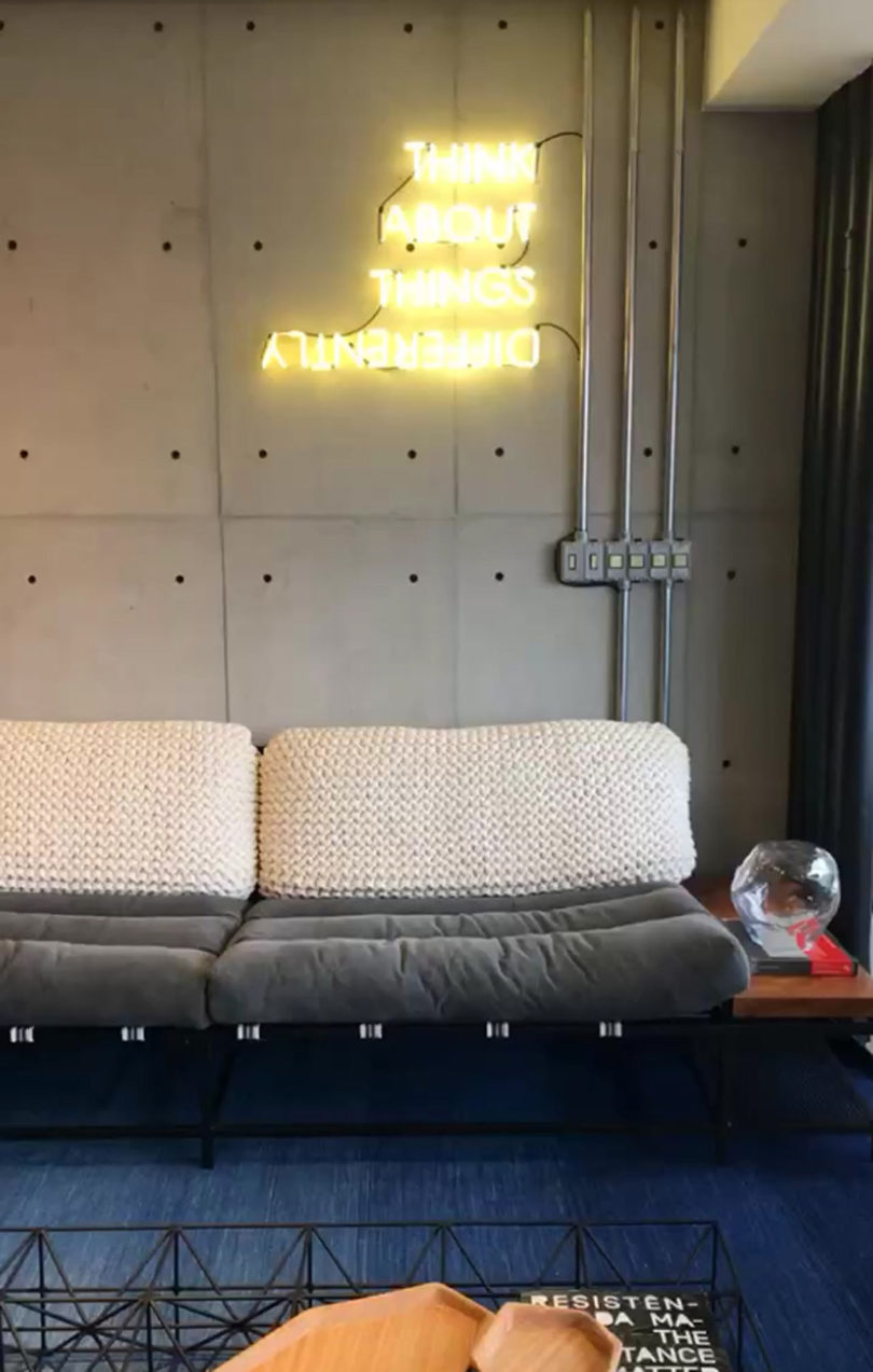 50平米小公寓能装修出这样的效果,看完不得不叹服设计师的功力